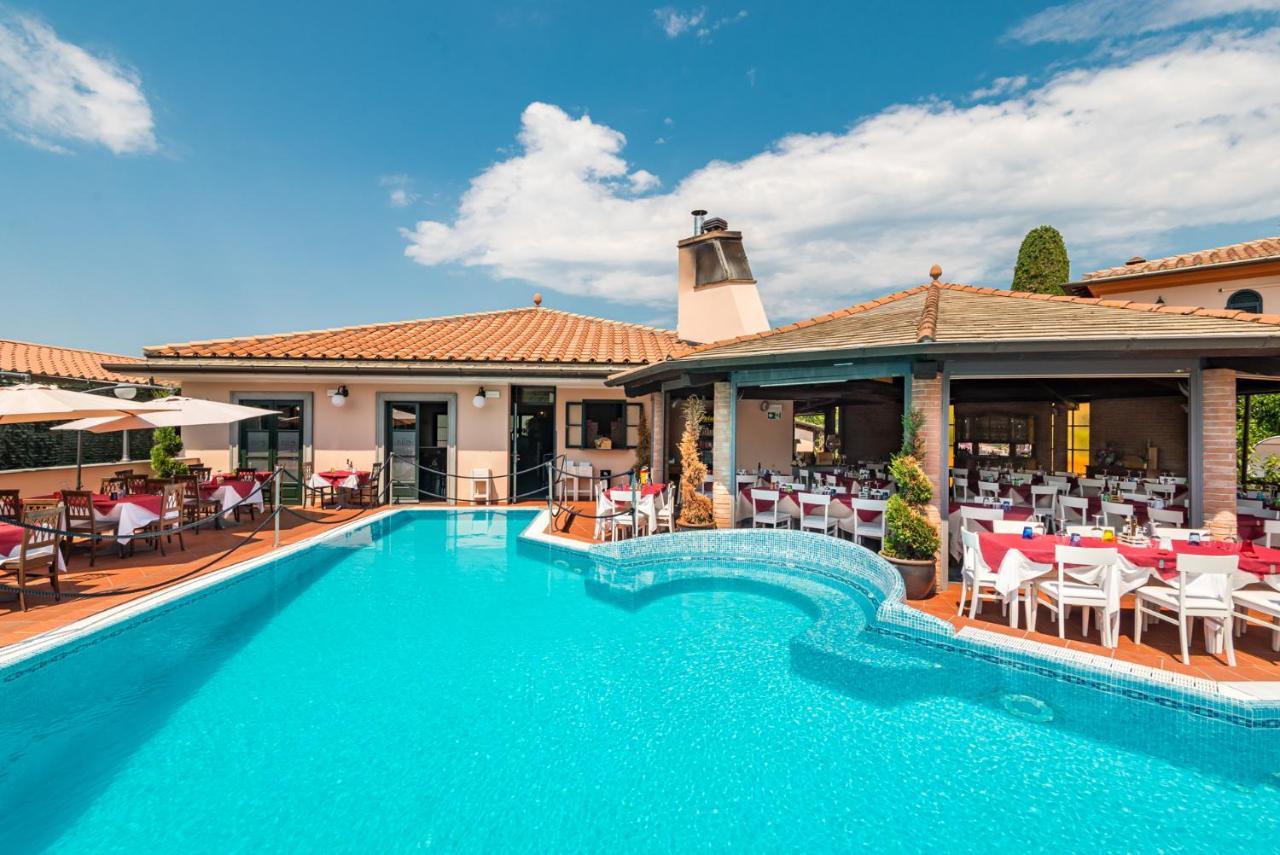 פוסדינובו Hotel La Pietra Restaurant מראה חיצוני תמונה