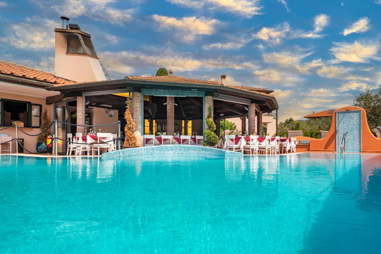 פוסדינובו Hotel La Pietra Restaurant מראה חיצוני תמונה